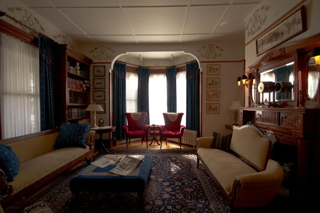 Victoria'S Historic Inn วูล์ฟวิลล์ ภายนอก รูปภาพ