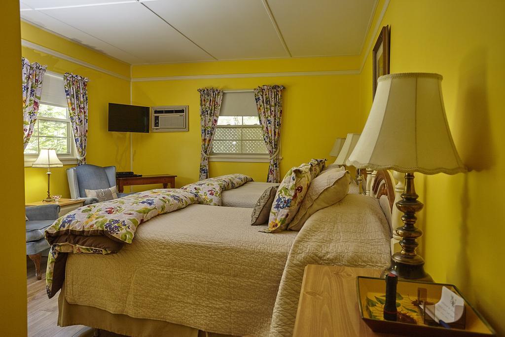 Victoria'S Historic Inn วูล์ฟวิลล์ ภายนอก รูปภาพ