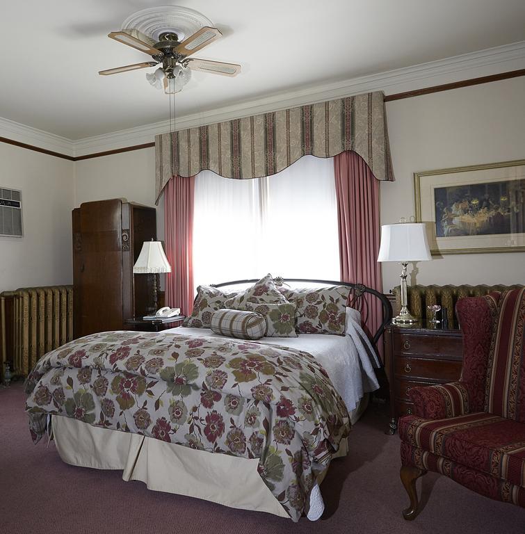 Victoria'S Historic Inn วูล์ฟวิลล์ ภายนอก รูปภาพ