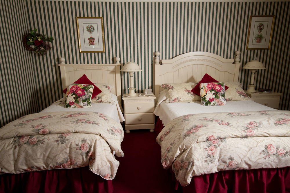 Victoria'S Historic Inn วูล์ฟวิลล์ ภายนอก รูปภาพ