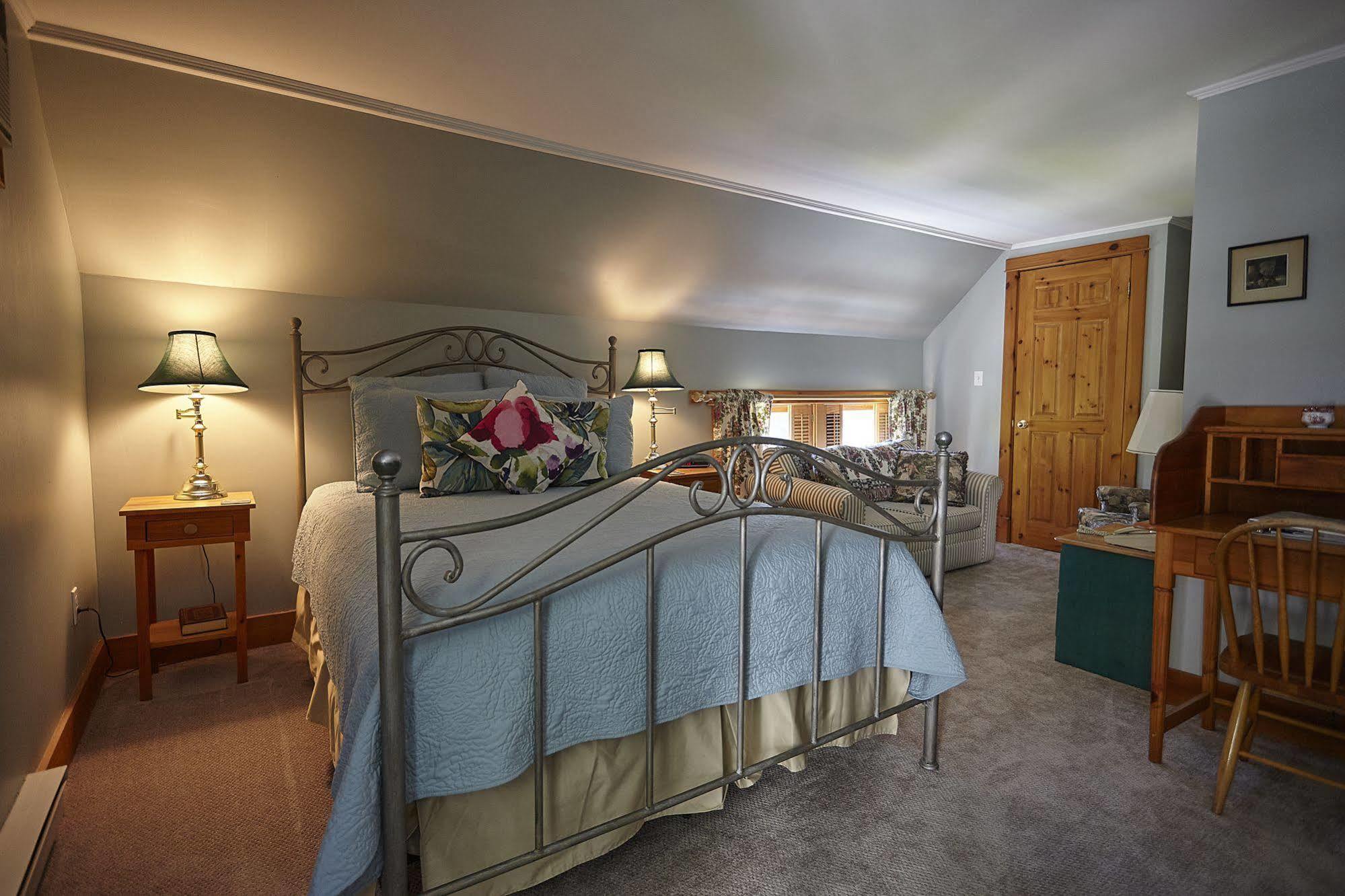 Victoria'S Historic Inn วูล์ฟวิลล์ ภายนอก รูปภาพ