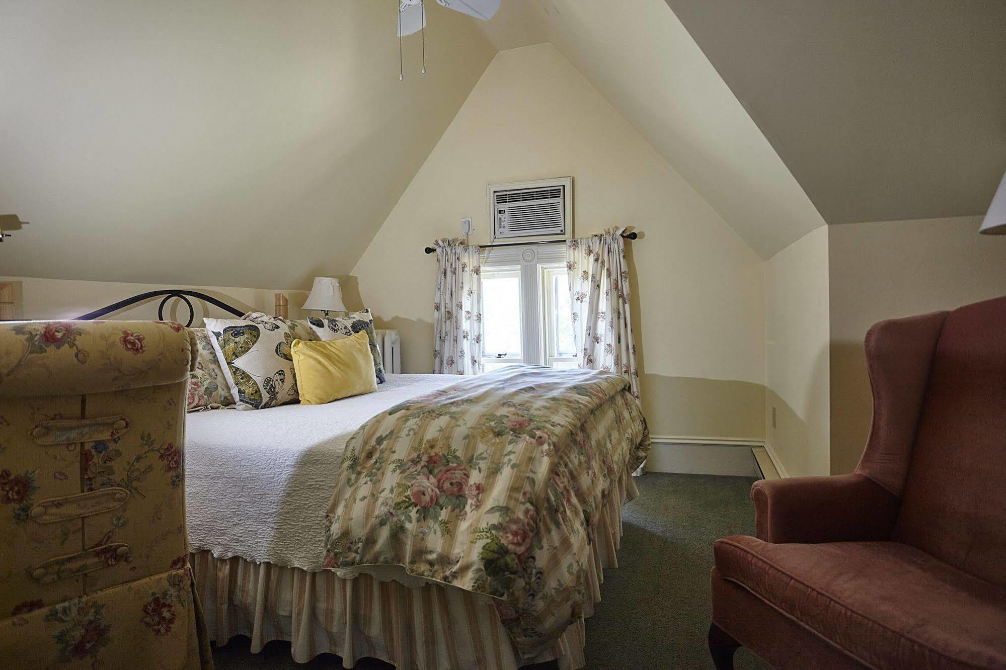 Victoria'S Historic Inn วูล์ฟวิลล์ ภายนอก รูปภาพ