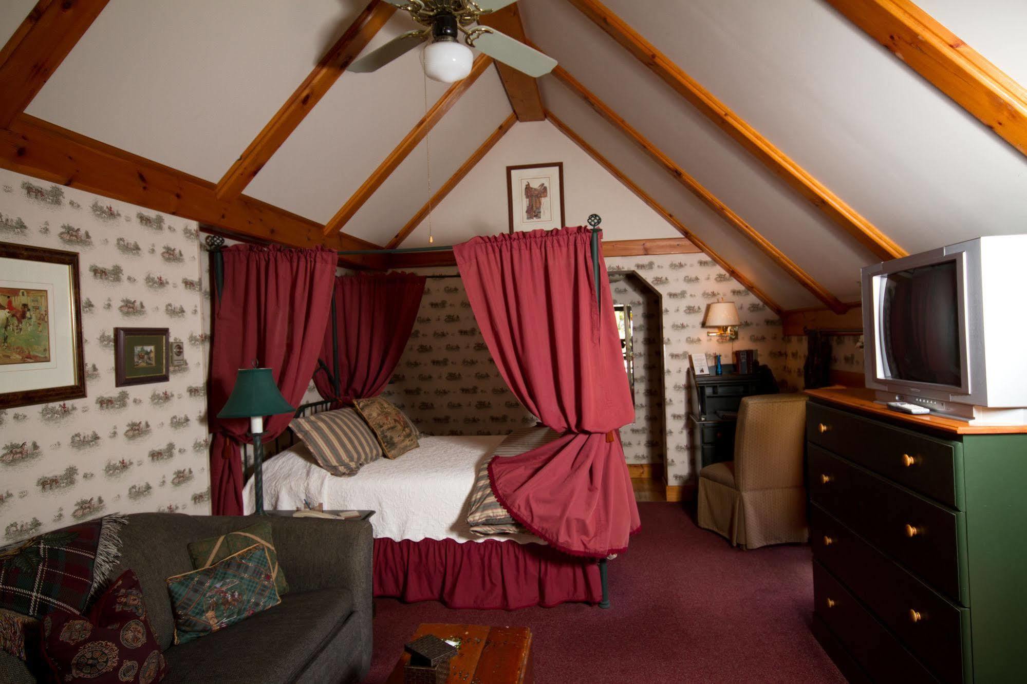 Victoria'S Historic Inn วูล์ฟวิลล์ ภายนอก รูปภาพ