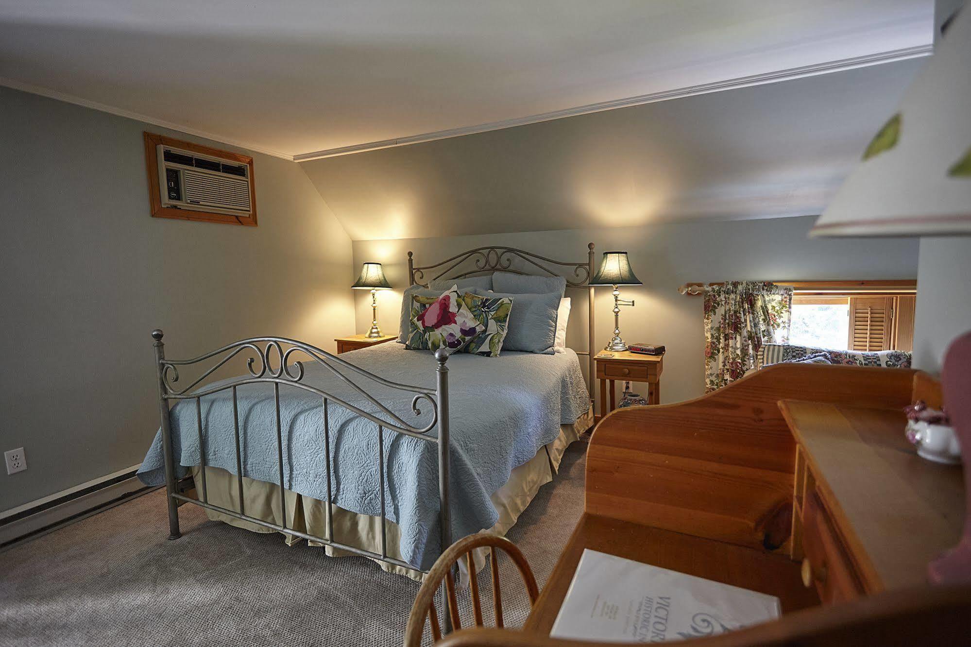 Victoria'S Historic Inn วูล์ฟวิลล์ ภายนอก รูปภาพ