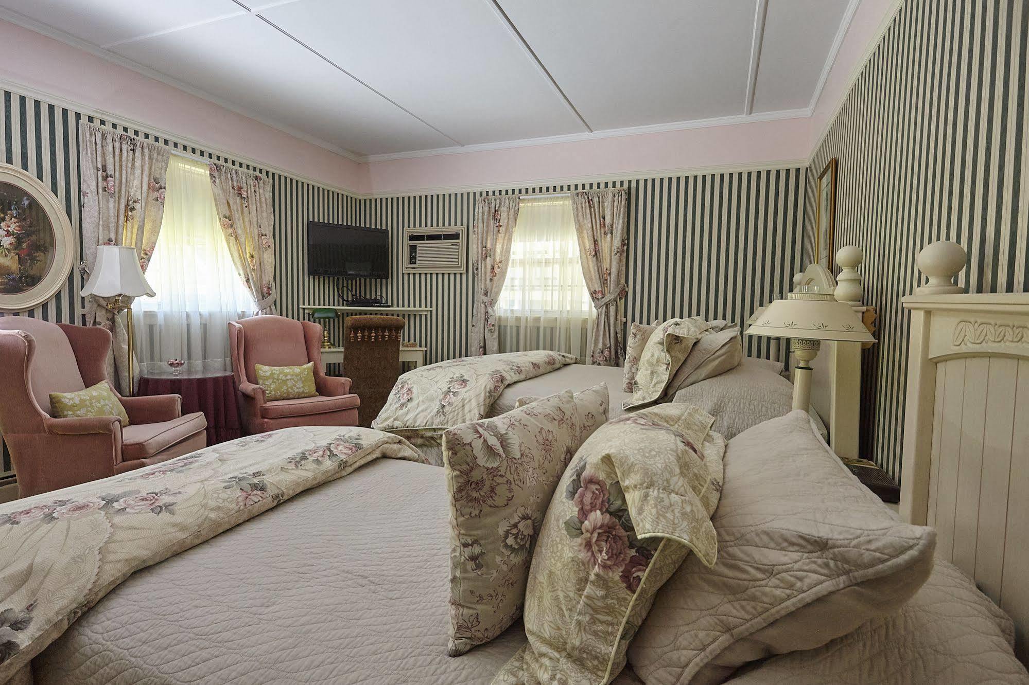 Victoria'S Historic Inn วูล์ฟวิลล์ ภายนอก รูปภาพ