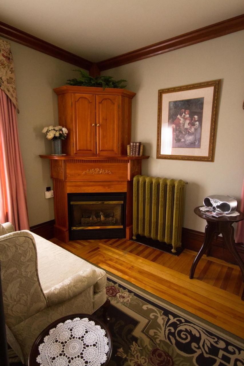 Victoria'S Historic Inn วูล์ฟวิลล์ ภายนอก รูปภาพ